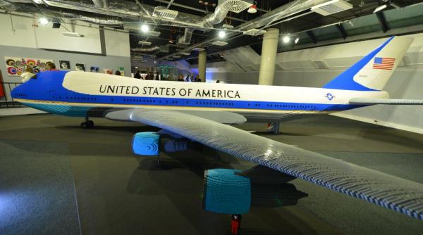 invazia gigantilor cea mai mare expozitie de constructii din piese de lego din europa