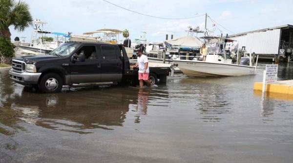 operatiunile de salvare continua in florida dupa trecerea uraganului michael