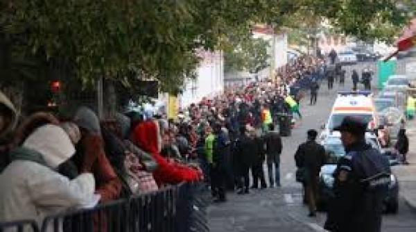 peste 40 000 de pelerini s au inchinat la moastele sf parascheva