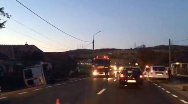 accident grav in mures patru copii din franta la spital dupa ce microbuzul care ii transporta a intrat intr un cap de pod