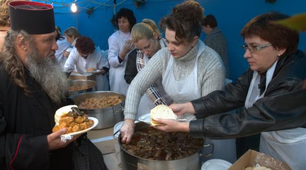 sarmalele oferite de hramul sfintei parascheva apreciate de pelerini si ieseni