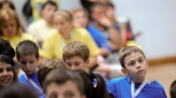 avertismentul bancii mondiale autoritatile dauneaza grav tinerei generatii