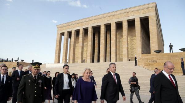 premierul dancila s a dus in tara statului paralel