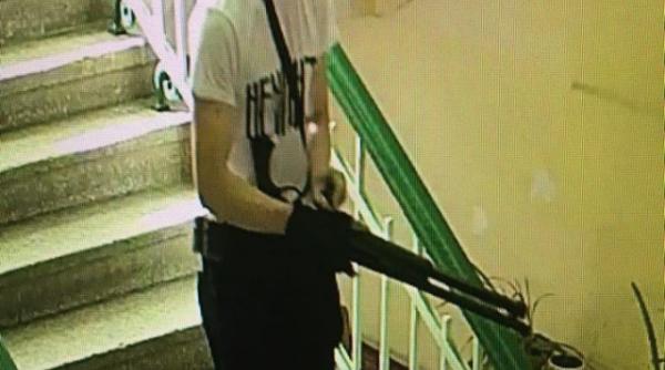 video atac armat la un colegiu din crimeea 18 persoane decedate atacatorul s a sinucis