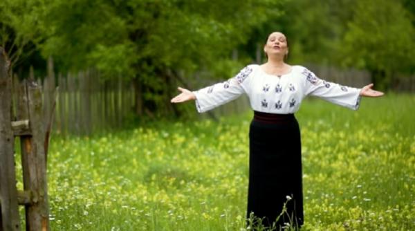 drama pentru o cunoscuta cantareata de muzica populara sora ei s a aruncat de la etaj si nu a mai putut fi salvata