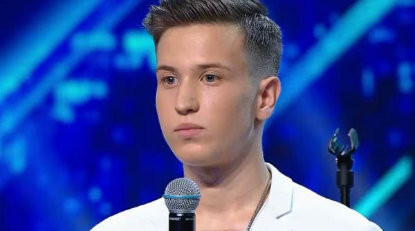 romanul care fost incurajat de robbie williams sa cante pe scena x factor