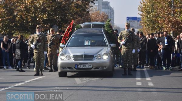 ilie balaci condus pe ultimul drum de sute de prieteni