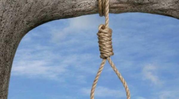 o adolescenta de 17 ani a fost gasita spanzurata de un copac in zalau