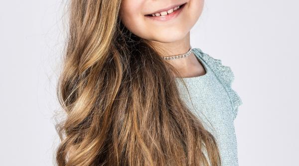 maria nicole micuta artista din fructul oprit lanseaza videoclipul piesei mii de culori