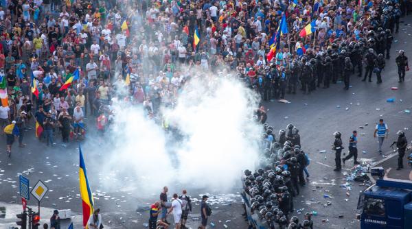 sapte protestatari acuzati ca au lovit jandarmi la mitingul din 10 august arestati preventiv