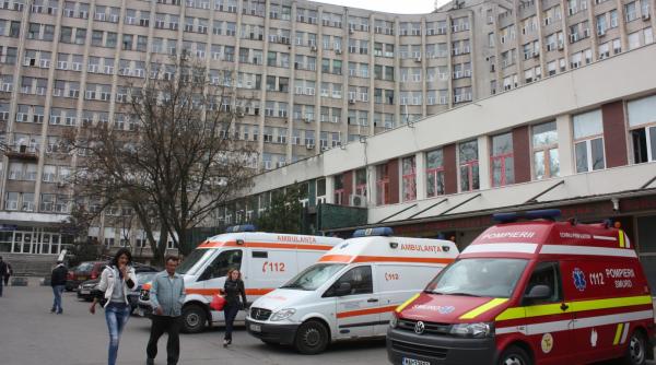 alerta la spitalul judetean din craiova lun lift a cazut in gol iar mai multe persoane au fost ranite