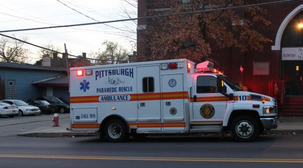 cel putin patru morti intr un schimb de focuri in apropierea unei sinagogi din pittsburgh