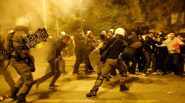 grecia ciocniri intre studenti si politie in centrul atenei