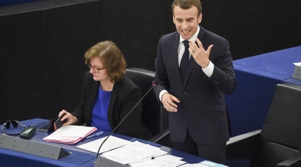 romanii se uita tot dupa americani