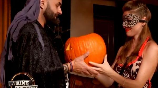 petrecere de halloween in casa totul pentru dragoste burlacul si cele patru pretendente in tinute provocatoare