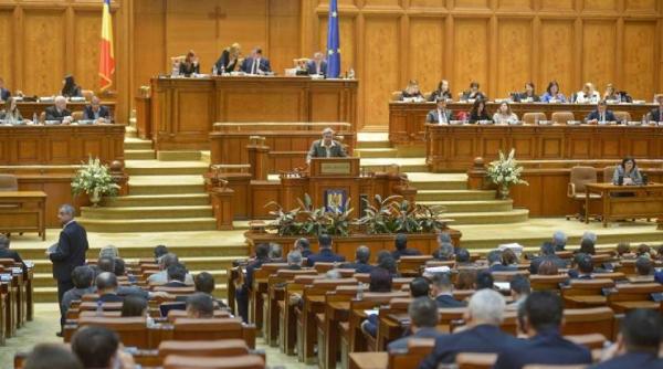 deputatii au respins motiunea simpla pe justitie si au adoptat cateva modificari ale legii educatiei