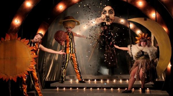 premiera absoluta a spectacolului experimentul p a deschis festivalul international al teatrului de studio si de forme noi de la pitesti