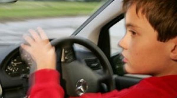 doi minori din giurgiu sunt cercetati penal dupa ce au condus fara permis si au lovit un alt autoturism