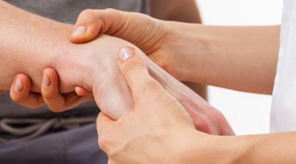 dureri articulare pacientii intreaba doctorul raspunde sfatul medicului