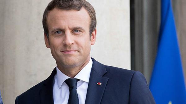 macron spune ca trebuie lasata deschisa posibilitatea de a trimite politisti in scoli