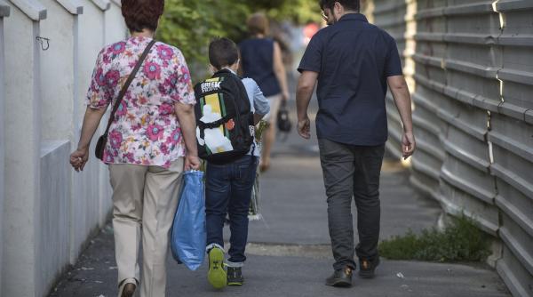 cat costa de fapt educatia gratuita din romania