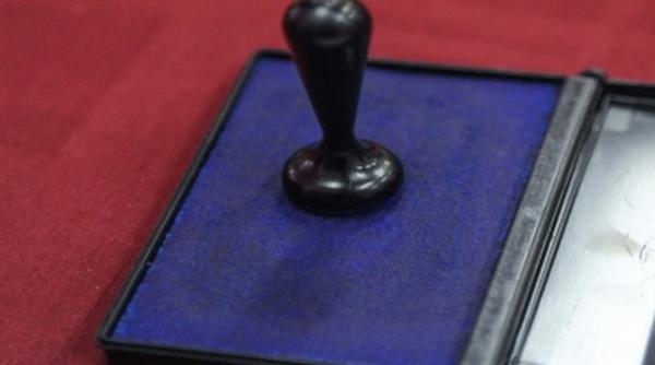 e oficial stampila nu va mai fi obligatorie in institutiile publice