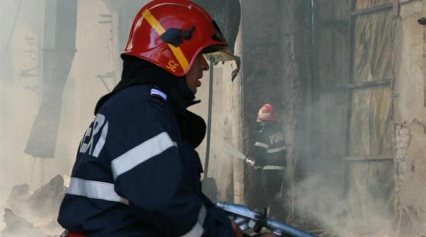 un barbat din gorj a murit dupa ce s a aruncat de la balconul apartamentului sau unde izbucnise un incendiu