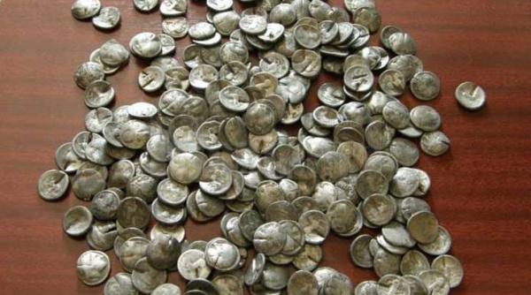 mures un important tezaur din perioada dacica descoperit in comuna ernei