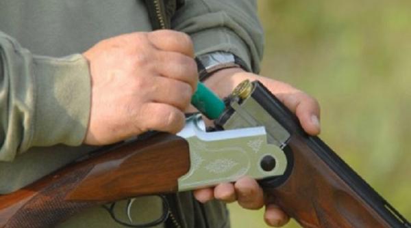 tatal baiatului de 17 ani care s a impuscat cu arma de vanatoare va fi sanctionat contraventional