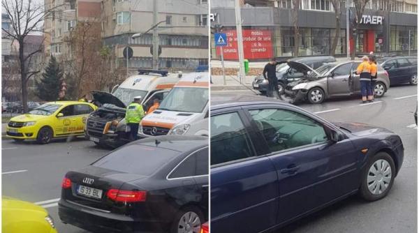 ambulanta in misiune lovita de o masina care nu a acordat prioritate sase persoane au avut nevoie de ingrijiri medicale