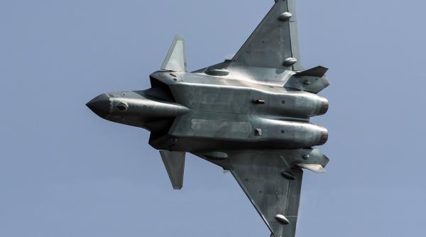 nu va puneti cu china noile avioane invizibile au defilat aratandu si proiectilele