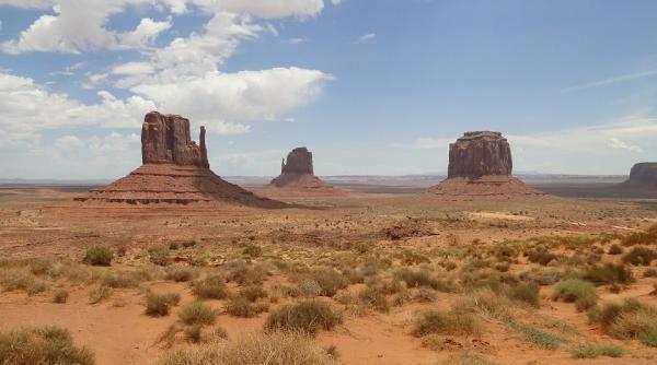 un grup de mexicani va trai in conditiile unui mediu ostil de pe marte in desertul din utah