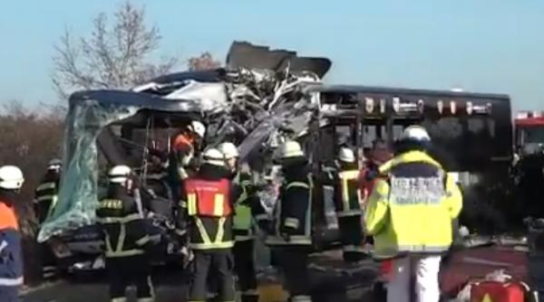 zeci de copii grav raniti intr un accident de circulatie