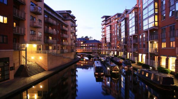 1 500 de oameni patruleaza zi si noapte strazile orasului pentru ca politia nu si face datoria