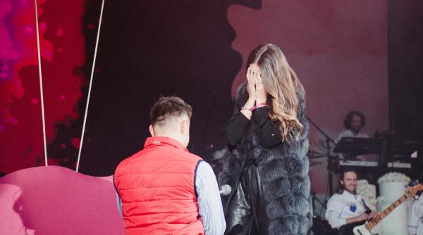 o fana a deliei a fost ceruta in casatorie pe scena show ului acadelia