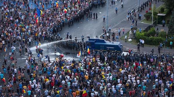 protestatari implicati in violentele de la mitingul din februarie 2017 impotriva oug 13 condamnati la inchisoare