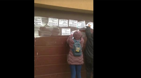 video persoanele care au lipit afise pe gardul locuintei lui iordache au fost amendate