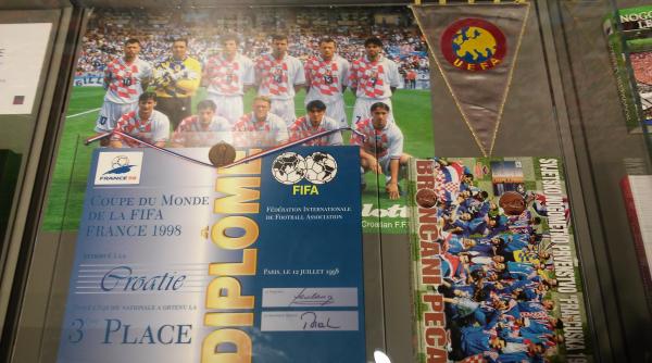 un fotbalist din legendara nationala a croatiei isi vinde medialia de bronz de la campionatul mondial din 1998