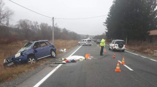 accident teribil langa herculane un cauciuc a explodat si un om a murit strivit in masina care s a rasturnat