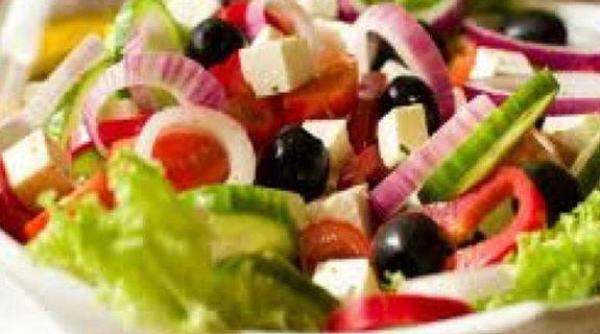 reteta zilei salata greceasca cu paste