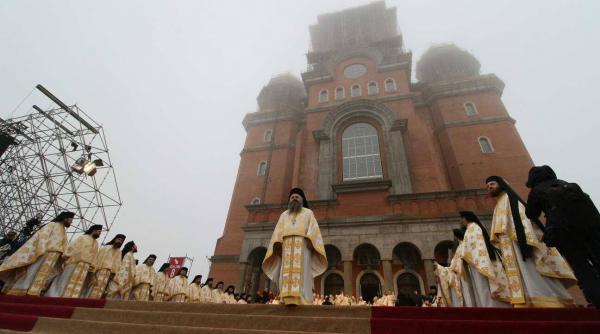 patriarhul ierusalimului va oficia slujba de sfantul andrei la catedrala neamului