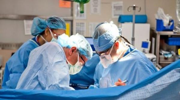 e oficial medicii pot sa se pensioneze la cerere la 67 de ani