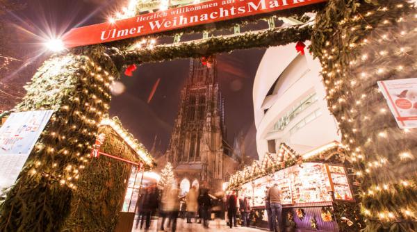 piata de craciun din ulm germania pazita de vrabii uriase antiteroriste