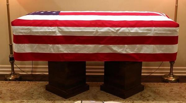 cainele lui george bush isi va insoti stapanul pe ultimul drum