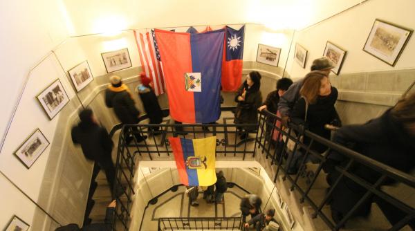 cum arata arcul de triumf pe interior