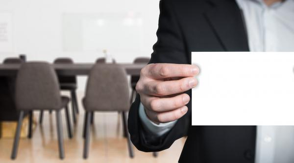 angajatii fantoma lovesc piata muncii