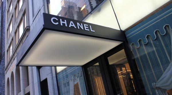 chanel renunta la utilizarea blanurilor si pieilor de la animale exotice