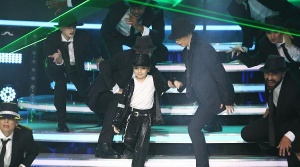 furnica danseaza pentru prima data alaturi de fiul ei andrei la te cunosc de undeva