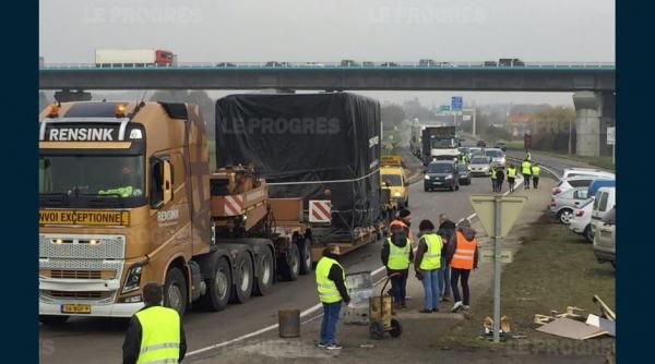 atac xenofob un sofer roman lovit si injurat de un protestatar din vestele galbene din franta