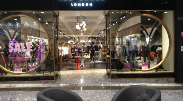 ted baker ramane fara ceo acesta si a luat concediu dupa ce a fost acuzat de hartuire